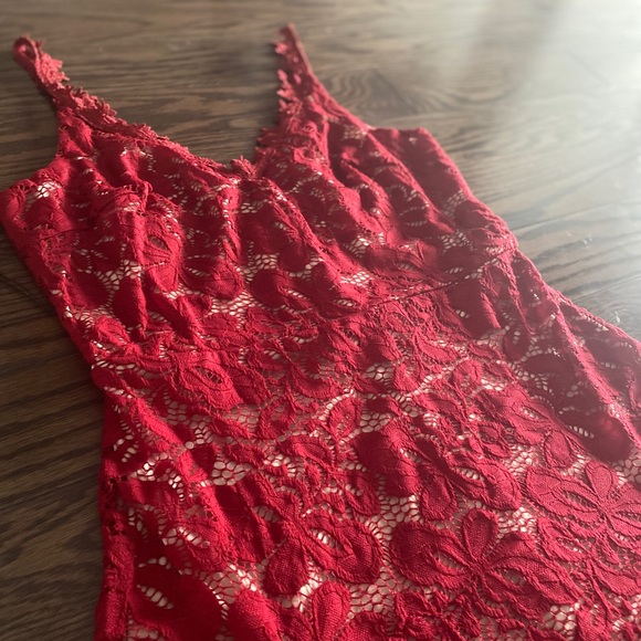 NWT red lace dress - Picture 3 of 9